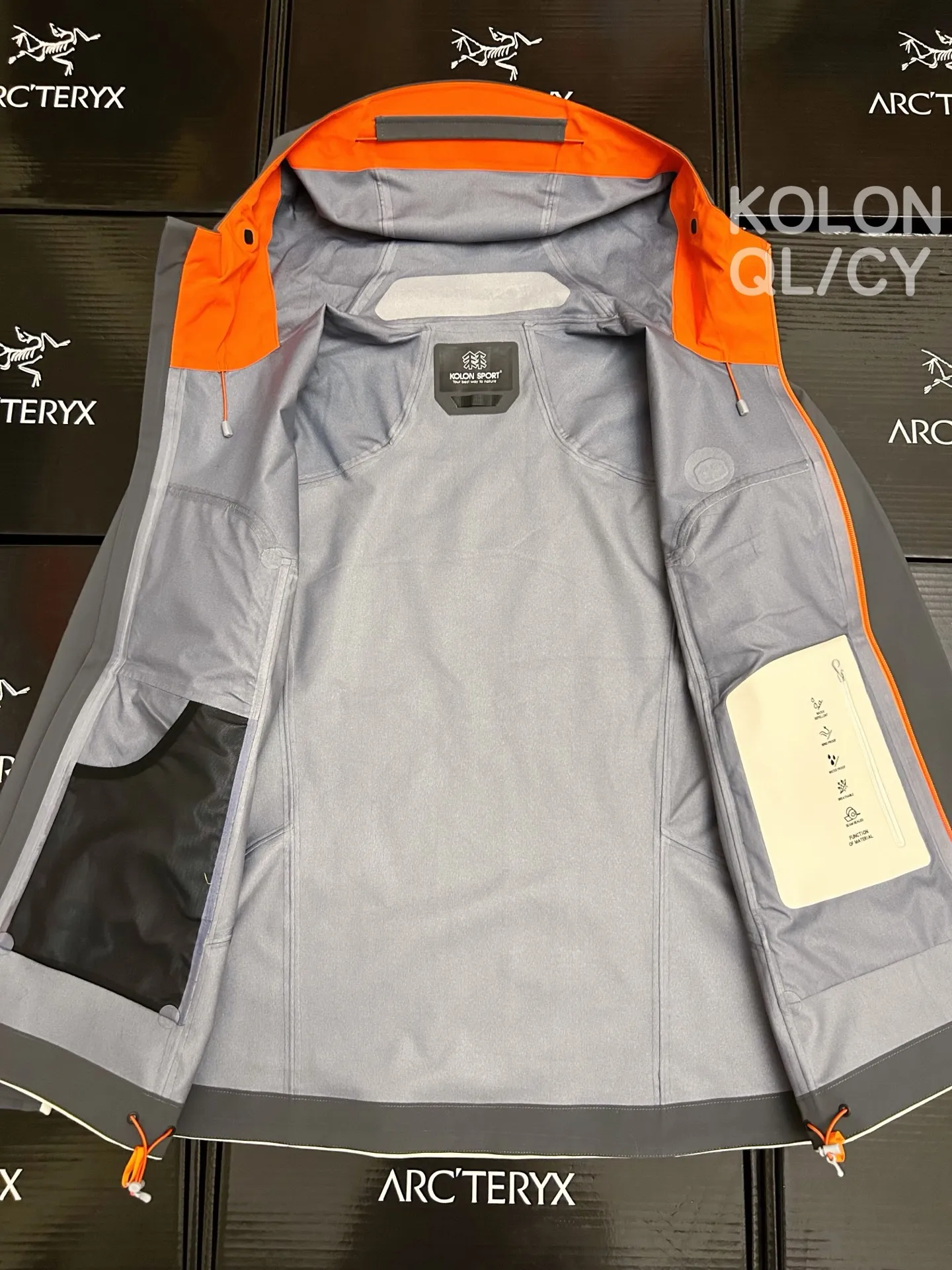 G 19 top version KOLON SPORT outdoor mountaineering and hiking outdoor waterproof jacket, new product from the Same Style Series for men and women, full of texture, showing the charm of mountain style wear to the fullest, interpreting different styles in multiple scenes, highlighting the fashion and practicality of the item. Quality, design and streamlined concepts have created its good performance and can meet the needs of use in harsh environments. Fabric + features: ✅Double splicing imported 3-layer laminated glue 3l gore-tex Composite fabric ✅gore-tex waterproof, windproof, Breathable, lightweight, tear-resistant Wear-Resistant, Breathable 5000➕. ✅ It adopts advanced Premium outdoor full-body gluing and splicing, and the interior is made of imported Rejoice yarn. The workmanship is also neat, which further tests Factory technology. ✅ Blending outdoor technology with urban aesthetics, the Sport Camping Series is versatile and high-performance for a variety of activities and environments. ✅Hood design with adjustable drawstring, warm and compatible with drop hood™, curved brim, better windproof and rainproof without covering eyes ✅Mesh separation inside the hand pockets, convenient for organizing items, careful design. ✅High-performance minimalist design, lightweight and Wear-Resistant. ✅Cuffs and sleeves are designed with die-cut velcro® cuff hook and loop fasteners to reduce cumbersomeness. Size: S M L Sleeve length: 61.5 63 64.5 66 67.5 69